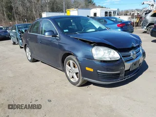 2009 Volkswagen Jetta Sedan SE with VIN 3VWRZ71K59M057372, listed as a IAAI auction lot 41741847 with 197,105 mi miles. Bid and sale history available at carsss.com. Image 1.