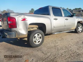 2008 Chevrolet Silverado 1500 1LT with VIN 3GCEC13068G263809, listed as a IAAI auction lot 41251500 with 108,327 mi miles and . Bid and sale history available at DreamBid. Image 4.