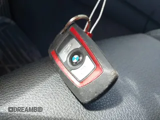 2015 BMW 3 Series 328i xDrive с VIN WBA3B5G55FNS18689, выставлен на аукционе IAAI как лот 42188139 с пробегом 90 612 миль миль и . История ставок и продаж доступна на DreamBid. Изображение 11.