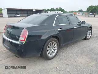 2012 Chrysler 300 Limited z VIN 2C3CCACG7CH198230, wystawiony jako IAAI lot #42435771 z przebiegiem 192 560 mil mil oraz . Historia ofert i sprzedaży dostępna na DreamBid. Obrazek 4.