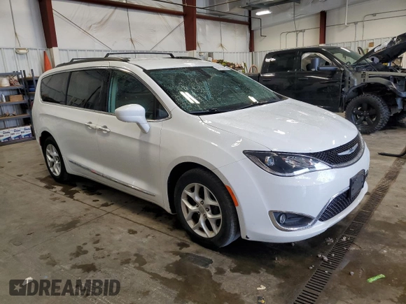 2017 Chrysler Pacifica Touring L with VIN 2C4RC1BGXHR831361, listed as a Copart auction lot 55172955 with 104,116 mi miles and Non Repairable. Bid and sale history available at DreamBid. Image 4.