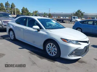 2024 Toyota Camry LE z VIN 4T1R11AK9RU247335, wystawiony jako IAAI lot #40029394 z przebiegiem 6 050 mil mil oraz . Historia ofert i sprzedaży dostępna na DreamBid. Obrazek 1.