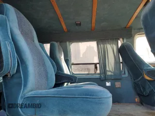 1994 Chevrolet Chevy Van z VIN 1GBEG25K1RF118547, wystawiony jako Copart lot #74319254 z przebiegiem 179 866 mil mil oraz Czysty tytuł • Clean title. Historia ofert i sprzedaży dostępna na DreamBid. Obrazek 11.
