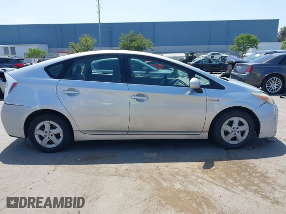 2011 Toyota Prius I z VIN JTDKN3DUXB5331344, wystawiony jako IAAI lot #42021340 z przebiegiem 330 635 mil mil oraz . Historia ofert i sprzedaży dostępna na DreamBid. Obrazek 13.