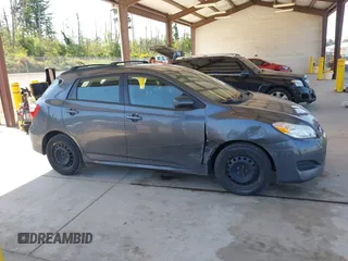 2010 Toyota Matrix z VIN 2T1KU4EE4AC284880, wystawiony jako IAAI lot #42408735 z przebiegiem 140 127 mil mil oraz . Historia ofert i sprzedaży dostępna na DreamBid. Obrazek 13.
