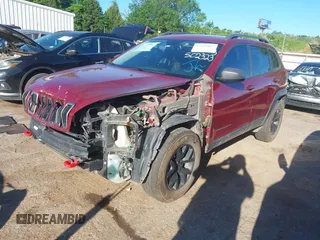 2017 Jeep Cherokee Trailhawk z VIN 1C4PJMBS9HW502323, wystawiony jako IAAI lot #42293817 z przebiegiem 153 127 mil mil oraz . Historia ofert i sprzedaży dostępna na DreamBid. Obrazek 17.