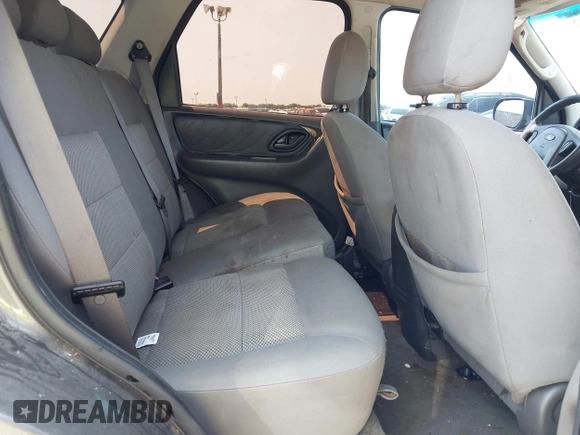 2005 Ford Escape XLT с VIN 1FMYU93155KD62445, выставлен на аукционе IAAI как лот 42222822 с пробегом 271 091 миль миль и . История ставок и продаж доступна на DreamBid. Изображение 8.
