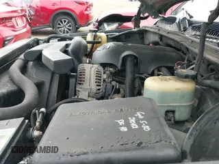 2002 Chevrolet Suburban LT z VIN 3GNEC16Z22G132756, wystawiony jako IAAI lot #42503086 z przebiegiem Nie podano mil oraz . Historia ofert i sprzedaży dostępna na DreamBid. Obrazek 19.