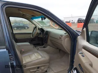 2002 Ford Explorer Eddie Bauer z VIN 1FMDU74E22ZB30389, wystawiony jako IAAI lot #41969456 z przebiegiem 240 037 mil mil oraz . Historia ofert i sprzedaży dostępna na DreamBid. Obrazek 5.