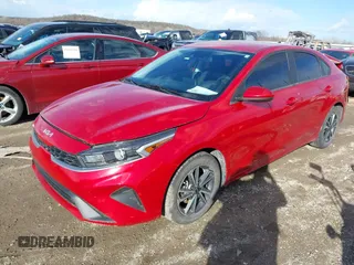 2022 Kia Forte LXS z VIN 3KPF24AD3NE490610, wystawiony jako IAAI lot #41710588 z przebiegiem 47 183 mil mil oraz . Historia ofert i sprzedaży dostępna na DreamBid. Obrazek 2.