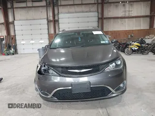 2018 Chrysler Pacifica Touring L z VIN 2C4RC1BG6JR352778, wystawiony jako IAAI lot #42244634 z przebiegiem 70 747 mil mil oraz . Historia ofert i sprzedaży dostępna na DreamBid. Obrazek 13.