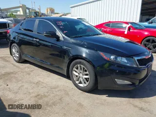 2013 Kia Optima LX z VIN 5XXGM4A77DG179325, wystawiony jako IAAI lot #42034567 z przebiegiem 242 836 mil mil oraz . Historia ofert i sprzedaży dostępna na DreamBid. Obrazek 1.