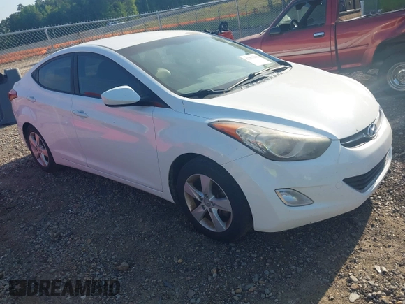 2013 Hyundai Elantra GLS z VIN 5NPDH4AE2DH324863, wystawiony jako IAAI lot #42177395 z przebiegiem 140 197 mil mil oraz . Historia ofert i sprzedaży dostępna na DreamBid. Obrazek 1.