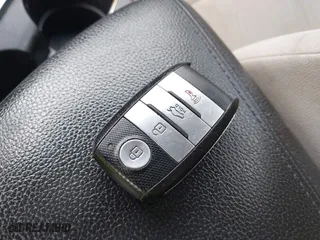 2014 Kia Optima Hybrid LX with VIN KNAGM4AD8E5067173, listed as a IAAI auction lot 41937734 with 121,209 mi miles. Bid and sale history available at carsss.com. Image 11.