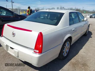 2010 Cadillac DTS 1SC z VIN 1G6KD5EY9AU107375, wystawiony jako IAAI lot #41853317 z przebiegiem 170 158 mil mil oraz . Historia ofert i sprzedaży dostępna na DreamBid. Obrazek 4.