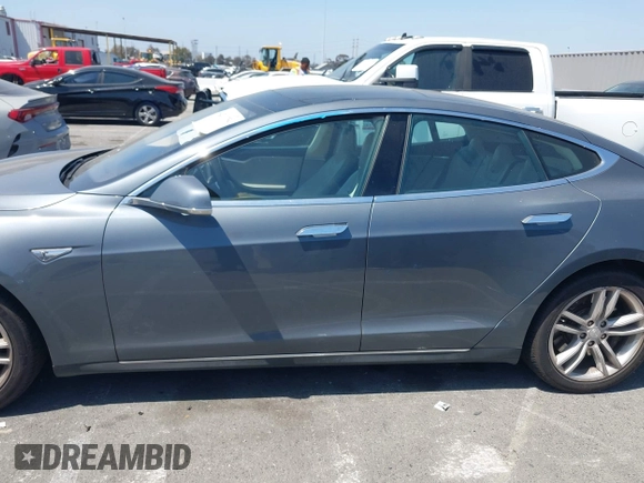 2014 Tesla Model S 60 z VIN 5YJSA1S16EFP40968, wystawiony jako IAAI lot #42331754 z przebiegiem 159 717 mil mil oraz . Historia ofert i sprzedaży dostępna na DreamBid. Obrazek 14.