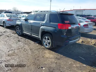 2013 GMC Terrain SLT z VIN 2GKFLXE32D6241248, wystawiony jako IAAI lot #41588759 z przebiegiem 176 116 mil mil oraz . Historia ofert i sprzedaży dostępna na DreamBid. Obrazek 3.