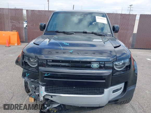 2025 Land Rover Defender S z VIN SALEJ7EX8S2357959, wystawiony jako IAAI lot #41910929 z przebiegiem 6 607 mil mil oraz . Historia ofert i sprzedaży dostępna na DreamBid. Obrazek 12.