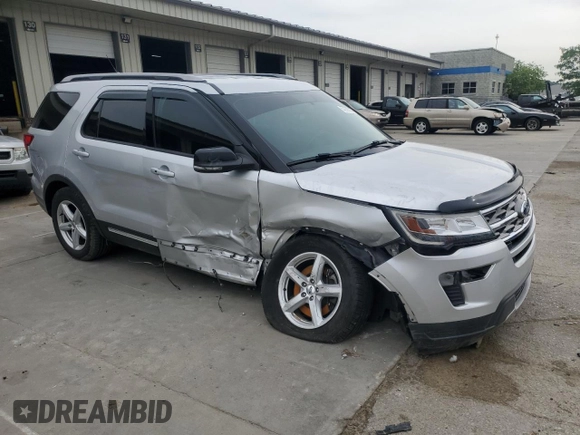 2018 Ford Explorer XLT с VIN 1FM5K7D86JGB86933, выставлен на аукционе Copart как лот 57239325 с пробегом 72 409 миль миль и Списание • Salvage title. История ставок и продаж доступна на DreamBid. Изображение 4.