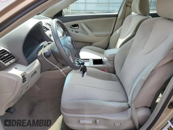 2010 Toyota Camry z VIN 4T1BF3EK7AU541572, wystawiony jako Copart lot #60035335 z przebiegiem 171 041 mil mil oraz Szkoda całkowita • Salvage title. Historia ofert i sprzedaży dostępna na DreamBid. Obrazek 7.