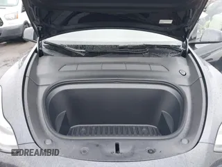 2024 Tesla Model Y Long Range z VIN 7SAYGDEE2RA244595, wystawiony jako IAAI lot #41964965 z przebiegiem 14 804 mil mil oraz . Historia ofert i sprzedaży dostępna na DreamBid. Obrazek 10.