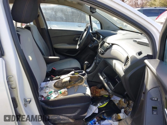 2017 Chevrolet Trax LS with VIN 3GNCJNSBXHL234920, listed as a IAAI auction lot 41622170 with 98,166 mi miles. Bid and sale history available at carsss.com. Image 5.