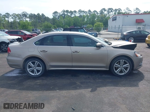 2015 Volkswagen Passat SEL Premium z VIN 1VWCV7A33FC025205, wystawiony jako IAAI lot #42098256 z przebiegiem 165 661 mil mil oraz . Historia ofert i sprzedaży dostępna na DreamBid. Obrazek 13.