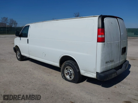 2007 GMC Savana Cargo Van with VIN 1GTGG29V771108947, listed as a IAAI auction lot 41735488 with 216,012 mi miles. Bid and sale history available at carsss.com. Image 3.