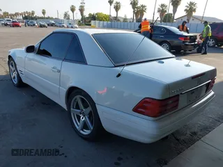 2000 Mercedes-Benz SL 500 z VIN WDBFA68F4YF192999, wystawiony jako IAAI lot #42455495 z przebiegiem 158 067 mil mil oraz . Historia ofert i sprzedaży dostępna na DreamBid. Obrazek 3.