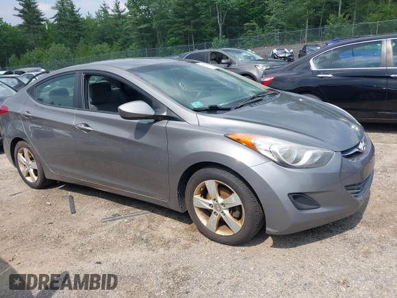 2013 Hyundai Elantra GLS z VIN 5NPDH4AE5DH449064, wystawiony jako IAAI lot #42481646 z przebiegiem 221 093 mil mil oraz . Historia ofert i sprzedaży dostępna na DreamBid. Obrazek 1.