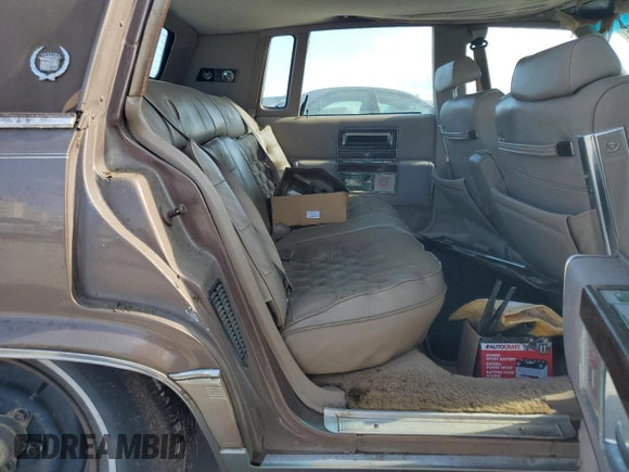 1990 Cadillac Brougham z VIN 1G6DW5476LR727151, wystawiony jako Copart lot #88145665 z przebiegiem Nie podano mil oraz Tytuł czysty. Historia ofert i sprzedaży dostępna na DreamBid. Obrazek 10.