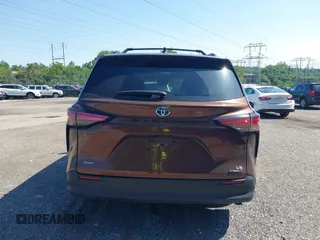 2021 Toyota Sienna LE z VIN 5TDKRKEC0MS062918, wystawiony jako IAAI lot #42382540 z przebiegiem 54 271 mil mil oraz . Historia ofert i sprzedaży dostępna na DreamBid. Obrazek 17.