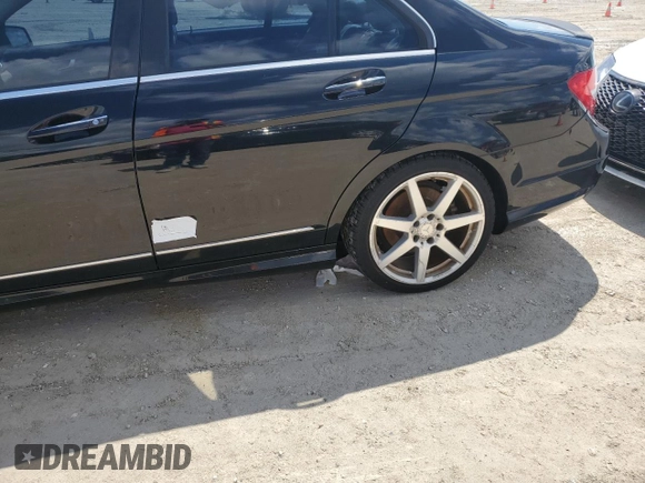 2014 Mercedes-Benz C 250 Sport с VIN WDDGF4HB1ER306501, выставлен на аукционе Copart как лот 73773934 с пробегом Не указан миль и Списание • Salvage title. История ставок и продаж доступна на DreamBid. Изображение 12.