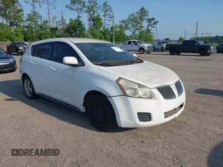 2010 Pontiac Vibe 1SA z VIN 5Y2SP6E8XAZ407195, wystawiony jako IAAI lot #42314702 z przebiegiem Nie podano mil oraz . Historia ofert i sprzedaży dostępna na DreamBid. Obrazek 1.