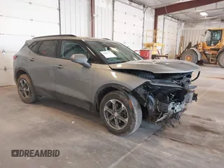 2023 Chevrolet Blazer LT z VIN 3GNKBCR4XPS214756, wystawiony jako IAAI lot #42097217 z przebiegiem 26 783 mil mil oraz . Historia ofert i sprzedaży dostępna na DreamBid. Obrazek 1.