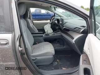 2021 Toyota Sienna LE with VIN 5TDKRKEC9MS034194, listed as a IAAI auction lot 42552990 with 21,633 mi miles and . Bid and sale history available at DreamBid. Image 5.