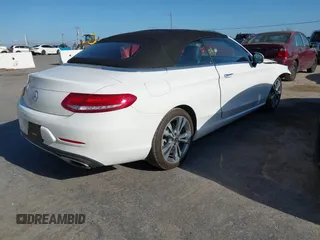2018 Mercedes-Benz C 300 z VIN WDDWK4JB4JF617935, wystawiony jako IAAI lot #42338904 z przebiegiem 86 273 mil mil oraz . Historia ofert i sprzedaży dostępna na DreamBid. Obrazek 4.