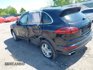 2016 Porsche Cayenne z VIN WP1AA2A26GLA09709, wystawiony jako IAAI lot #42146093 z przebiegiem 49 279 mil mil oraz . Historia ofert i sprzedaży dostępna na DreamBid. Obrazek 3.