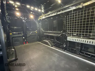 2017 Ford Transit z VIN 1FTYR2CM1HKB48712, wystawiony jako Copart lot #56607885 z przebiegiem 82 756 mil mil oraz Szkoda całkowita • Salvage title. Historia ofert i sprzedaży dostępna na DreamBid. Obrazek 6.