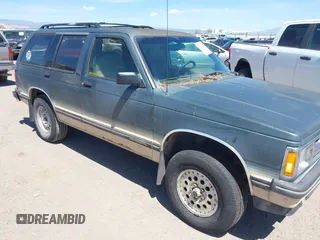 1993 Chevrolet Blazer z VIN 1GNDT13W1P2213995, wystawiony jako IAAI lot #42158969 z przebiegiem 257 064 mil mil oraz . Historia ofert i sprzedaży dostępna na DreamBid. Obrazek 1.