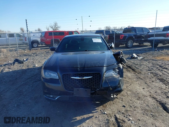 2017 Chrysler 300 S z VIN 2C3CCAGG1HH518935, wystawiony jako IAAI lot #41957362 z przebiegiem 102 454 mil mil oraz . Historia ofert i sprzedaży dostępna na DreamBid. Obrazek 13.