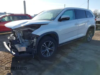 2019 Toyota Highlander LE z VIN 5TDBZRFH7KS964417, wystawiony jako IAAI lot #41443114 z przebiegiem 130 001 mil mil oraz . Historia ofert i sprzedaży dostępna na DreamBid. Obrazek 2.
