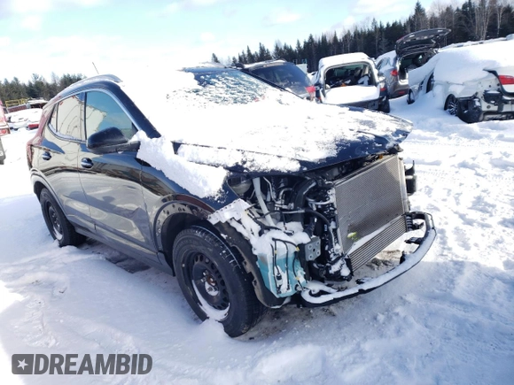 2023 Buick Encore GX Essence z VIN KL4MMGSL1PB102759, wystawiony jako Copart lot #89162915 z przebiegiem 15 799 mil mil oraz Szkoda całkowita • Salvage title. Historia ofert i sprzedaży dostępna na DreamBid. Obrazek 4.