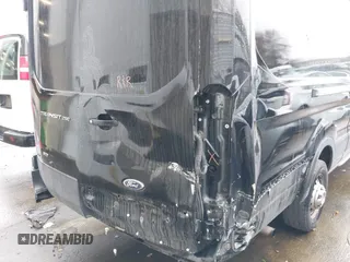 2022 Ford Transit Cargo z VIN 1FTBR3U85NKA64644, wystawiony jako IAAI lot #41006811 z przebiegiem 101 658 mil mil oraz . Historia ofert i sprzedaży dostępna na DreamBid. Obrazek 19.