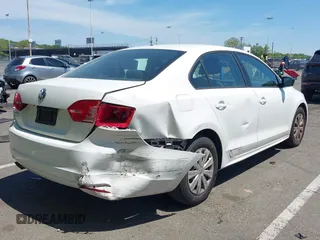 2013 Volkswagen Jetta S с VIN 3VW2K7AJ7DM352611, выставлен на аукционе IAAI как лот 42230997 с пробегом 149 179 миль миль и . История ставок и продаж доступна на DreamBid. Изображение 4.