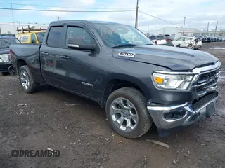 2022 Ram 1500 Big Horn z VIN 1C6SRFBT8NN445547, wystawiony jako IAAI lot #42162375 z przebiegiem 42 658 mil mil oraz . Historia ofert i sprzedaży dostępna na DreamBid. Obrazek 1.