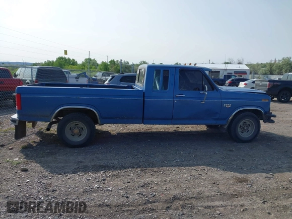 1985 Ford F-250 z VIN 1FTHX25L8FKA37064, wystawiony jako IAAI lot #42373947 z przebiegiem 12 428 mil mil oraz . Historia ofert i sprzedaży dostępna na DreamBid. Obrazek 13.