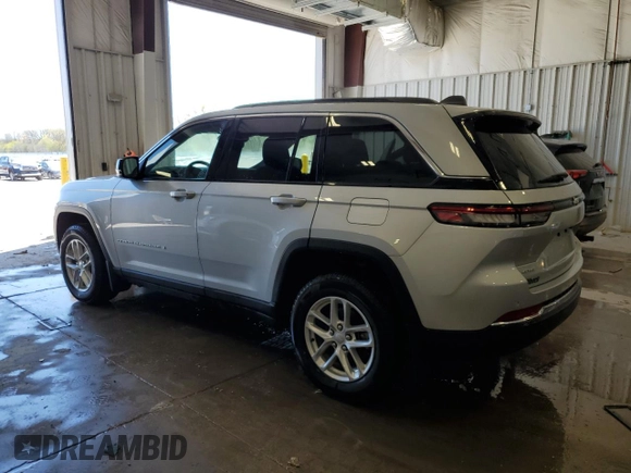 2024 Jeep Grand Cherokee Laredo z VIN 1C4RJHAG0RC159708, wystawiony jako Copart lot #56147465 z przebiegiem 7 221 mil mil oraz Szkoda całkowita • Salvage title. Historia ofert i sprzedaży dostępna na DreamBid. Obrazek 2.