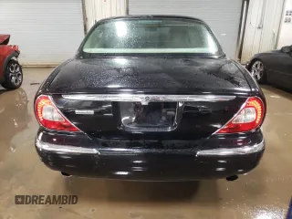 2005 Jaguar XJ Vanden Plas z VIN SAJWA82C65SG44373, wystawiony jako Copart lot #84091444 z przebiegiem 141 993 mil mil oraz Szkoda całkowita • Salvage title. Historia ofert i sprzedaży dostępna na DreamBid. Obrazek 6.