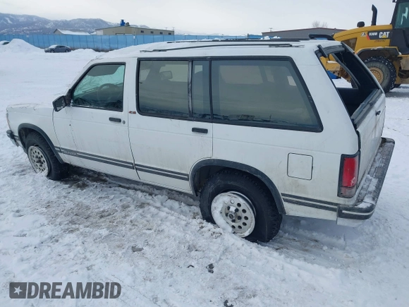 1993 Chevrolet Blazer with VIN 1GNDT13W3P2214338, listed as a IAAI auction lot 41511324 with 175,816 mi miles and . Bid and sale history available at DreamBid. Image 3.